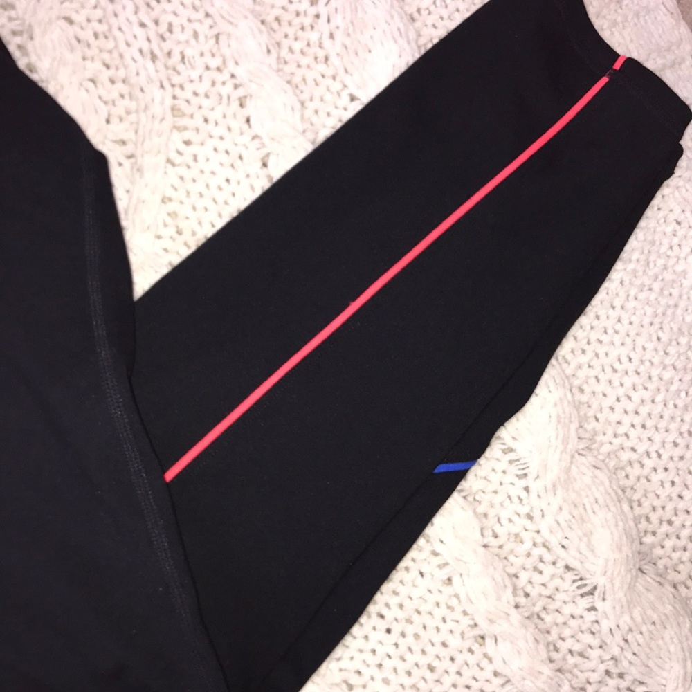 🚫SOLD🚫 NWOT GapFit blackout technology leggings - Picture 9 of 13